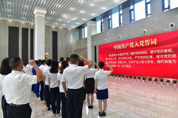 尊时凯龙集团举行庆祝中国共产党成立104周年暨“七一”表彰大会